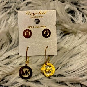 2 pairs of earings